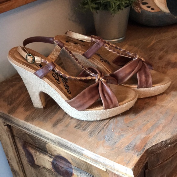 Naughty Monkey Sandals - Picture 3 of 6